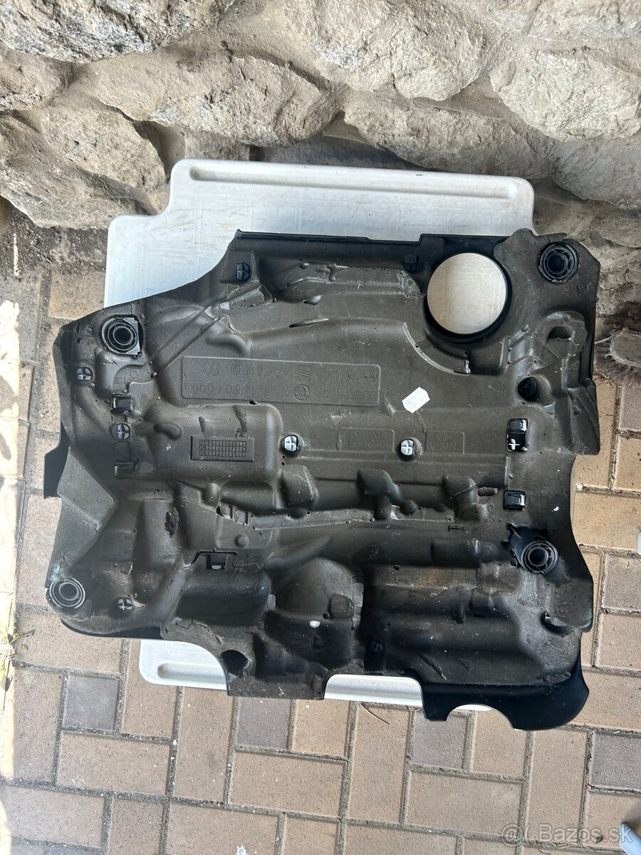 Kryt motora VW - 2