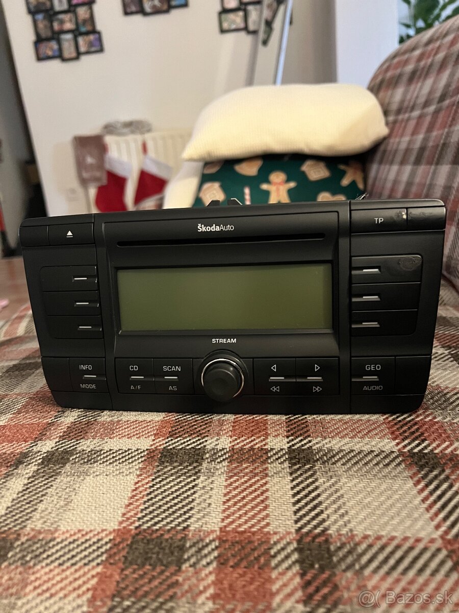 Originál rádio škoda stream s rámom - 2