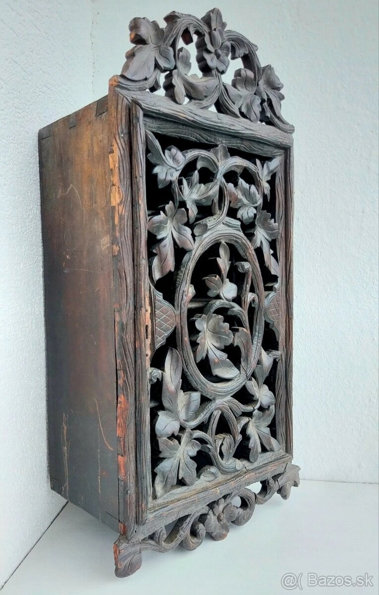 STAROŽITNÁ RUČNÁ DREVOREZBA / ÚLOŽNÁ SKRINKA / 19 x 36 x 67 - 2