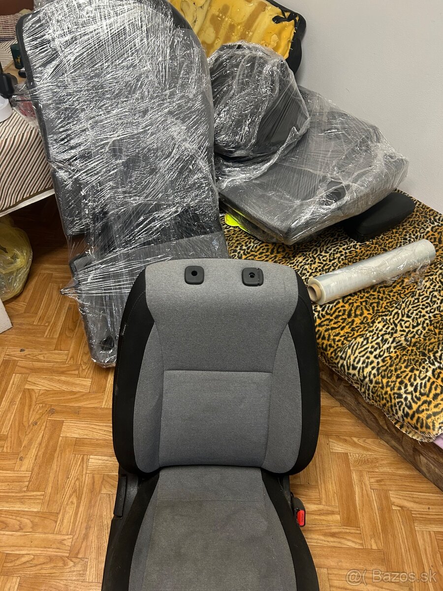 Sedačky na Hyundai i20 - 2