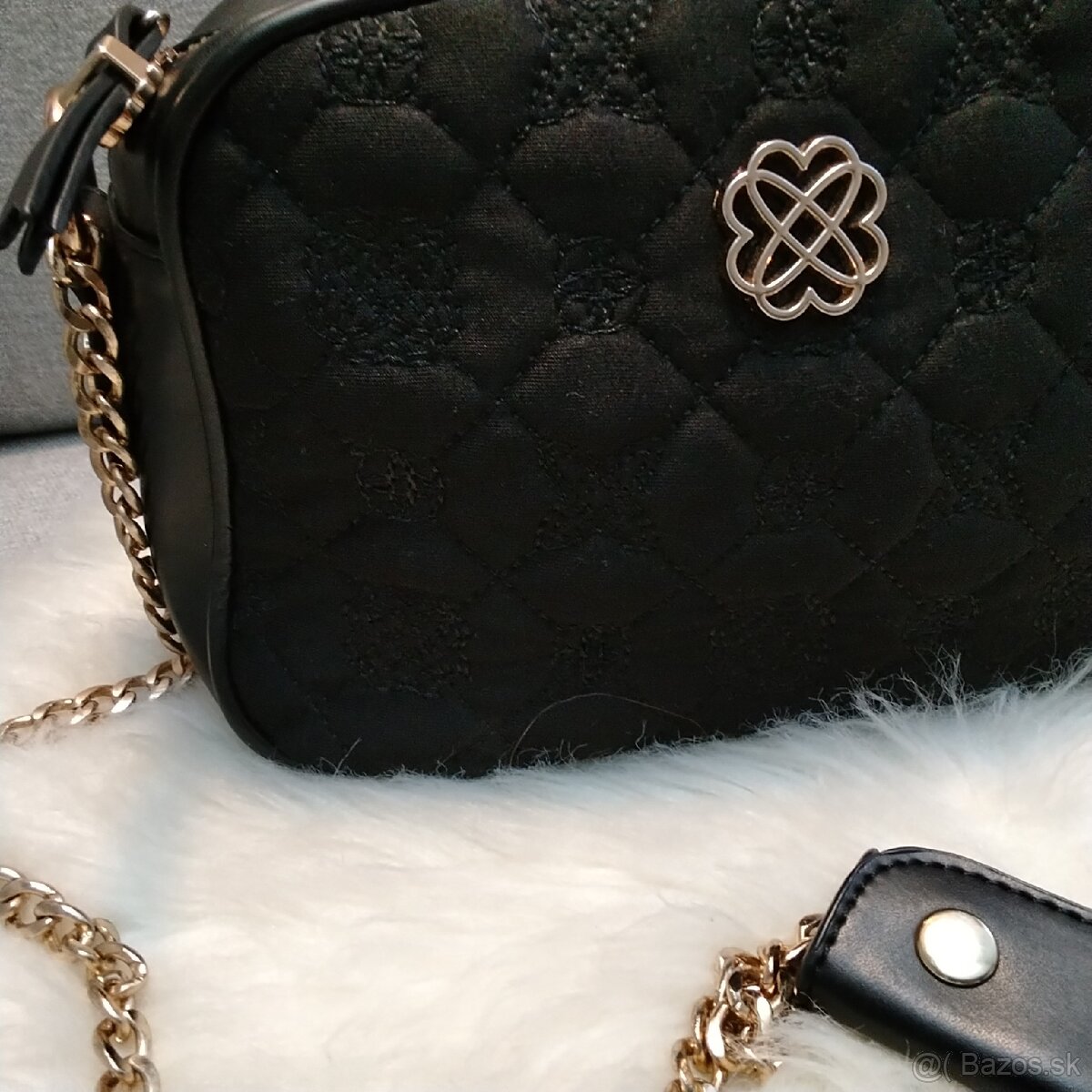 Elegantná čierna prešívaná crossbody kabelka MORGAN - 2