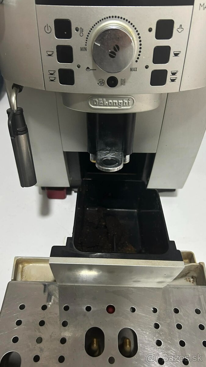 DeLonghi Magnifica S ECAM 22.110.SB - 2