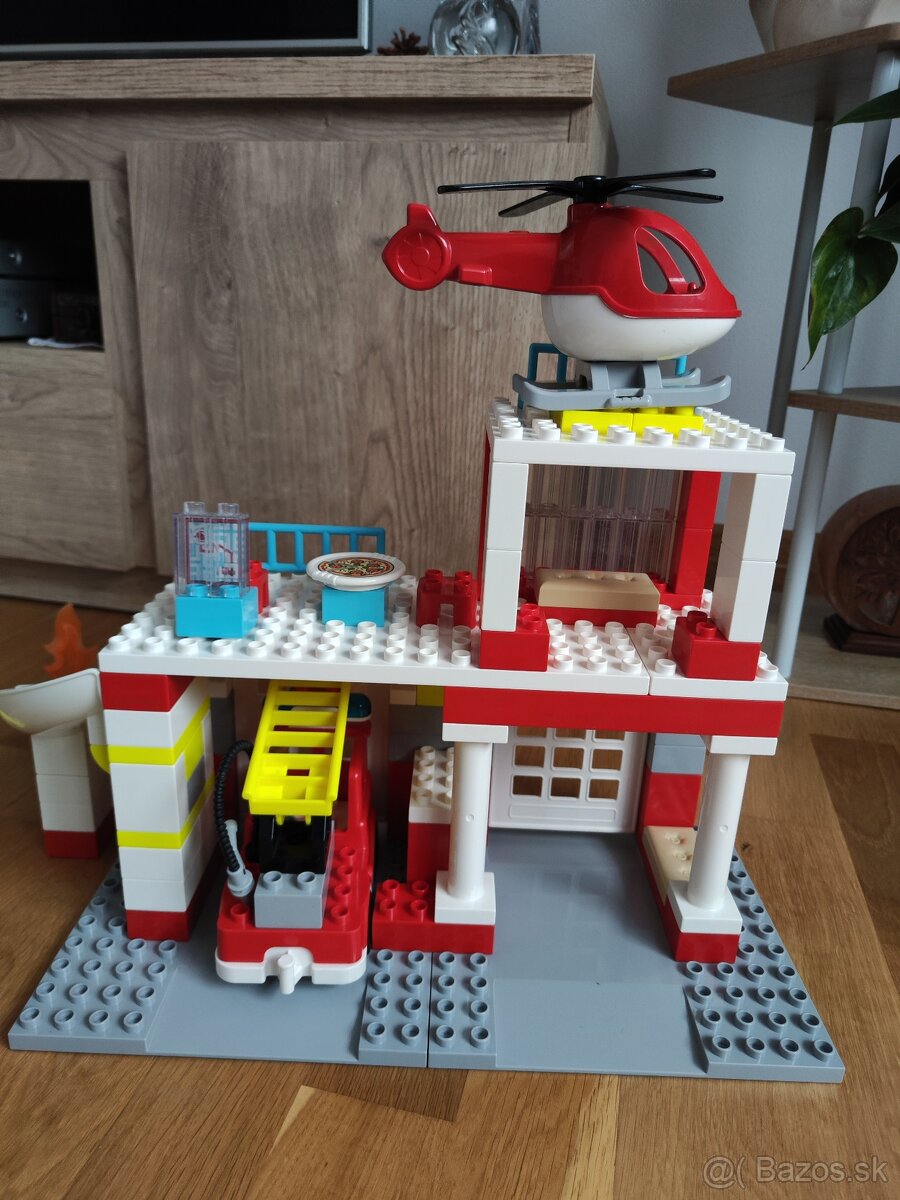 Lego Duplo 10970 - Hasičská stanica a vrtuľník - 2