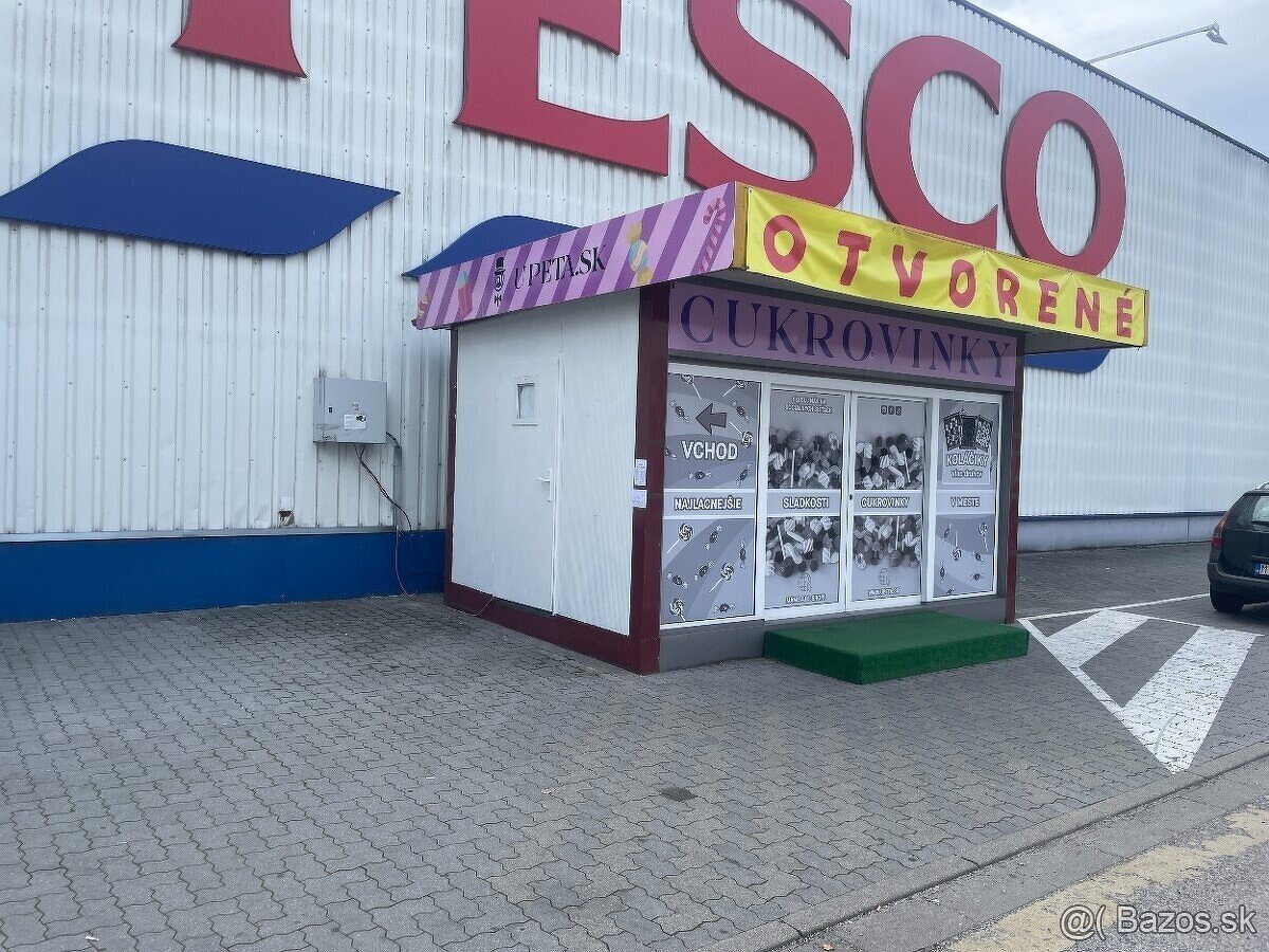 Predajný stánok pred Tescom v Martine - 2