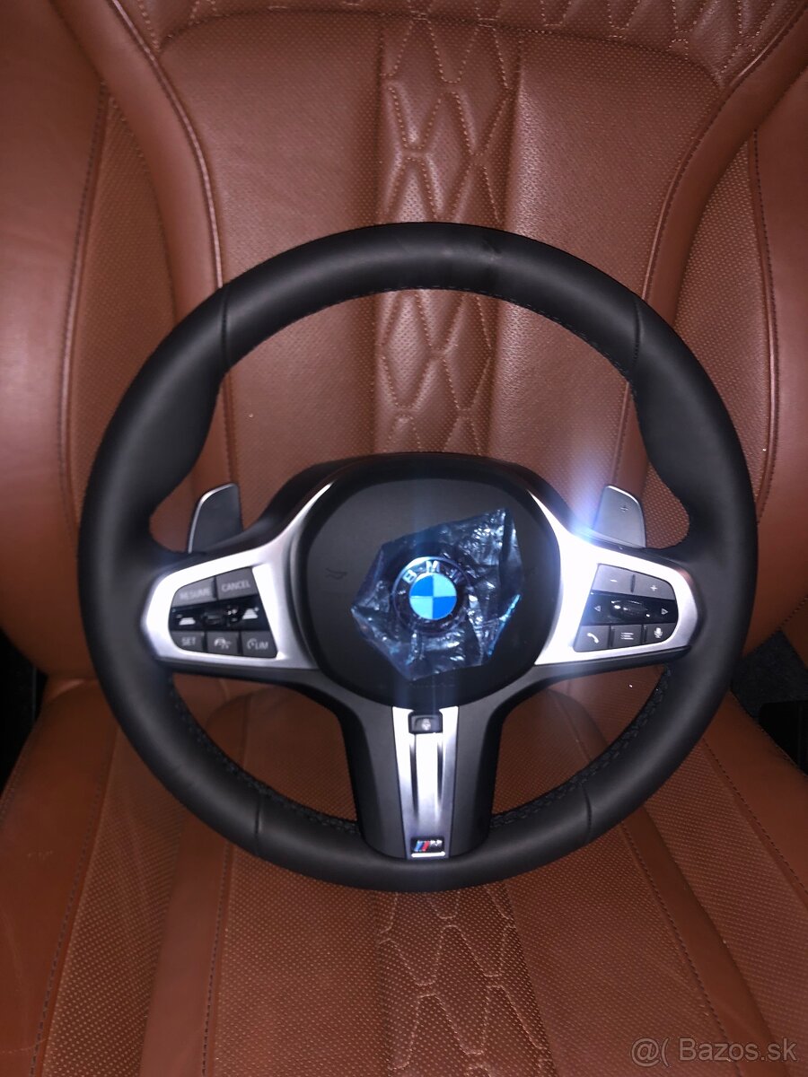 BMW X7,M -volant G07 - 2