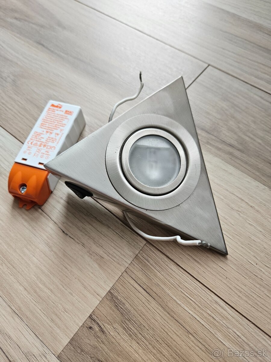 Trojuholnikove svietidlo - 2