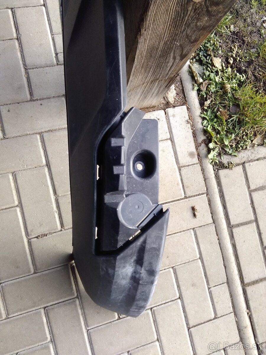 Predám spoiler pod predný nárazník Seat Ateca - 2