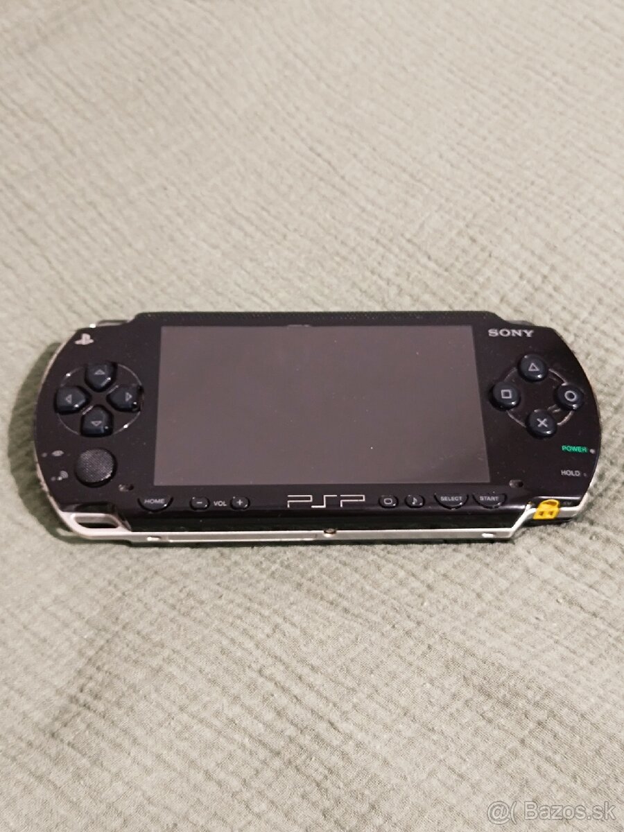 PSP 1000 + nabíjačka - 2