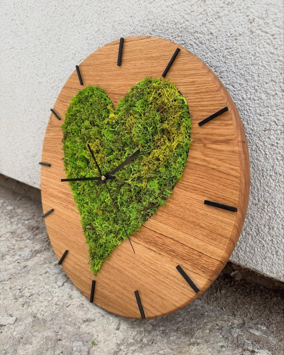 Dubové hodiny s machovým srdcom - 2