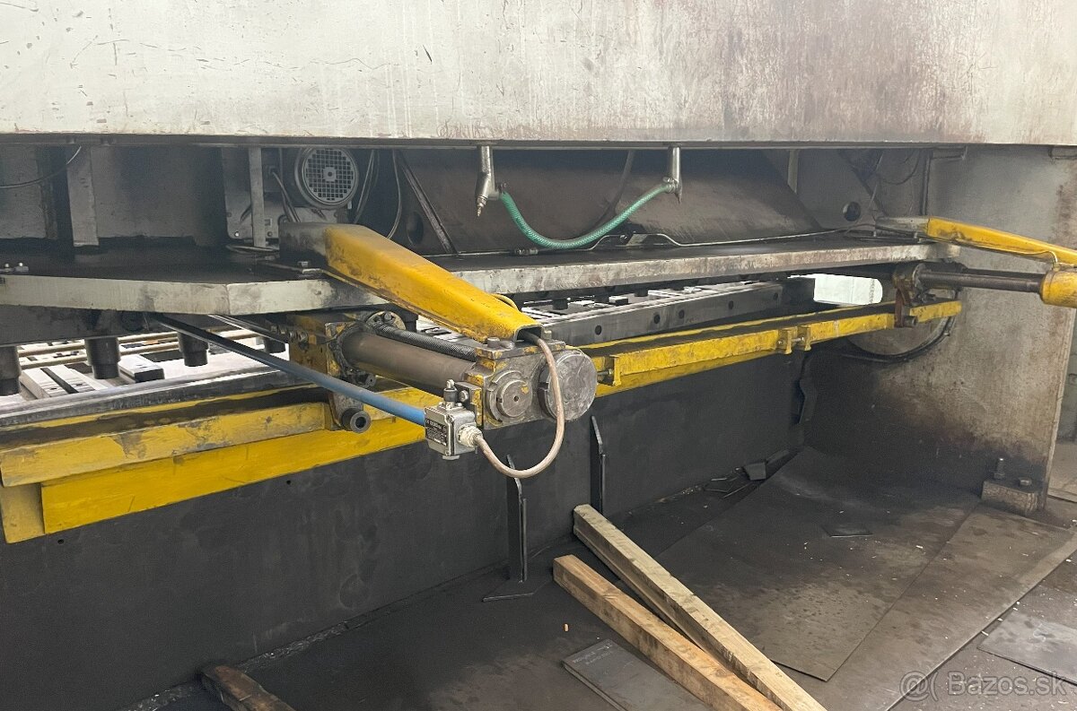 Nožnice tabuľové CNTA 3150/16 A - 2