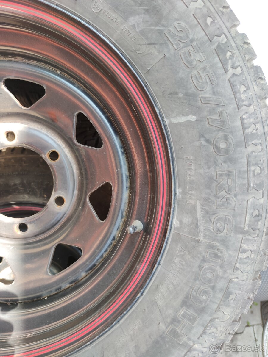 235/70 R16