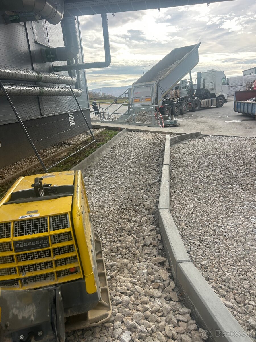 Strojová pokladka/ukladanie zámkovej dlažby TOP - 2