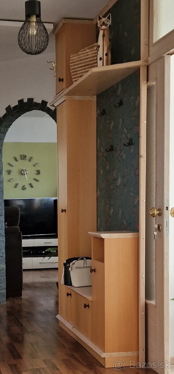 Predám skrinky na vešiakovú stenu - masív - 2