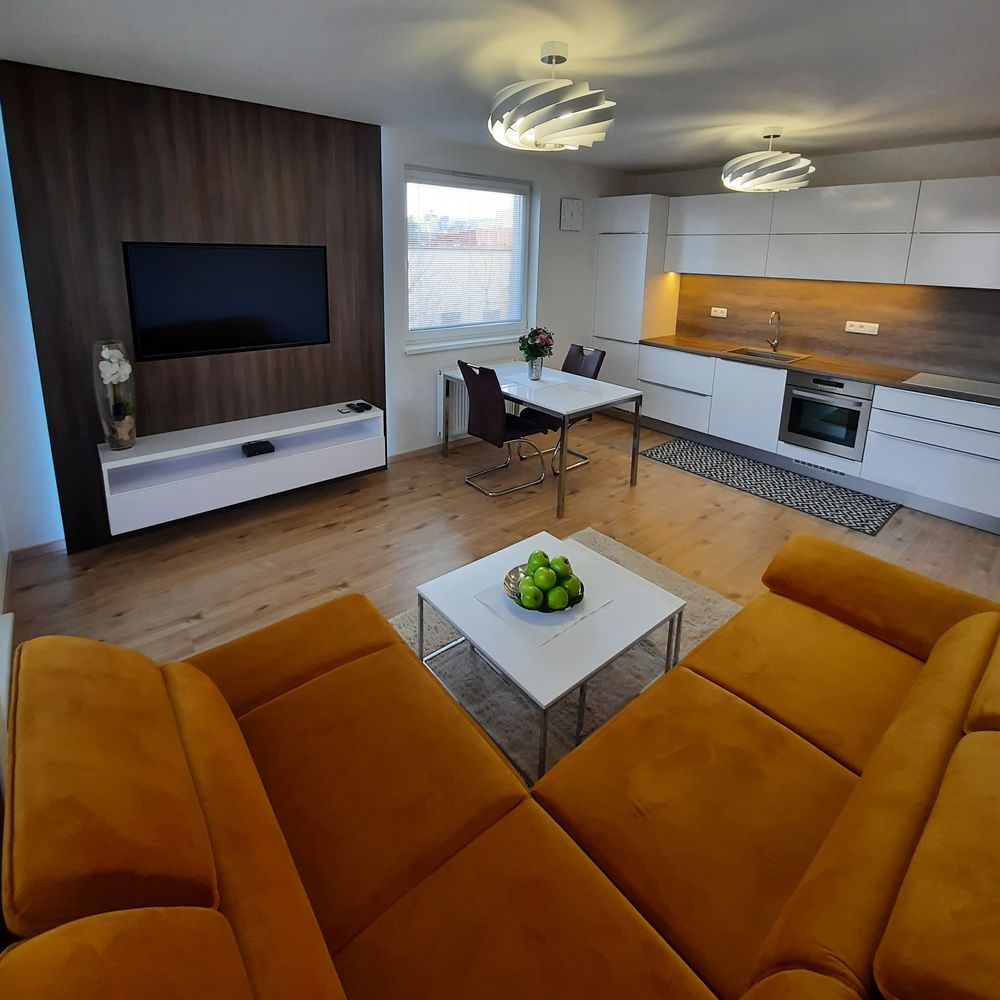 Prenájom 2-izb. byt v TN, Zlatovská + parkovacie miesto - 2