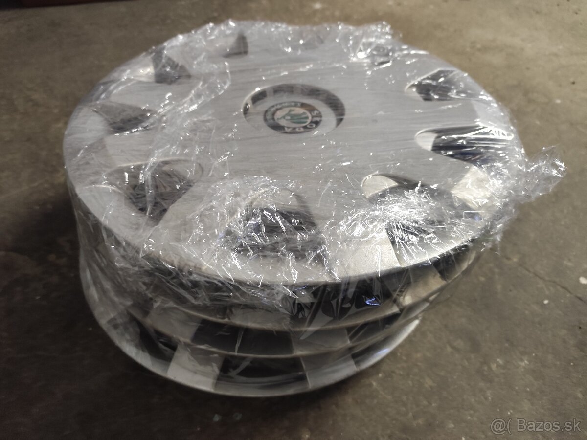 Predám 4ks puklice Škoda Octavia 1 R15 - 2