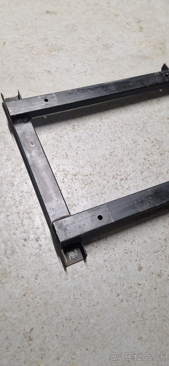 Konzola na uchytenie sportovej sedacky - 2