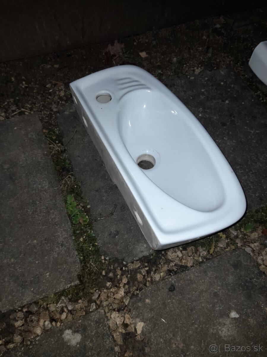 Predám smaltovanú vaňu a 2 umývadlá - 2
