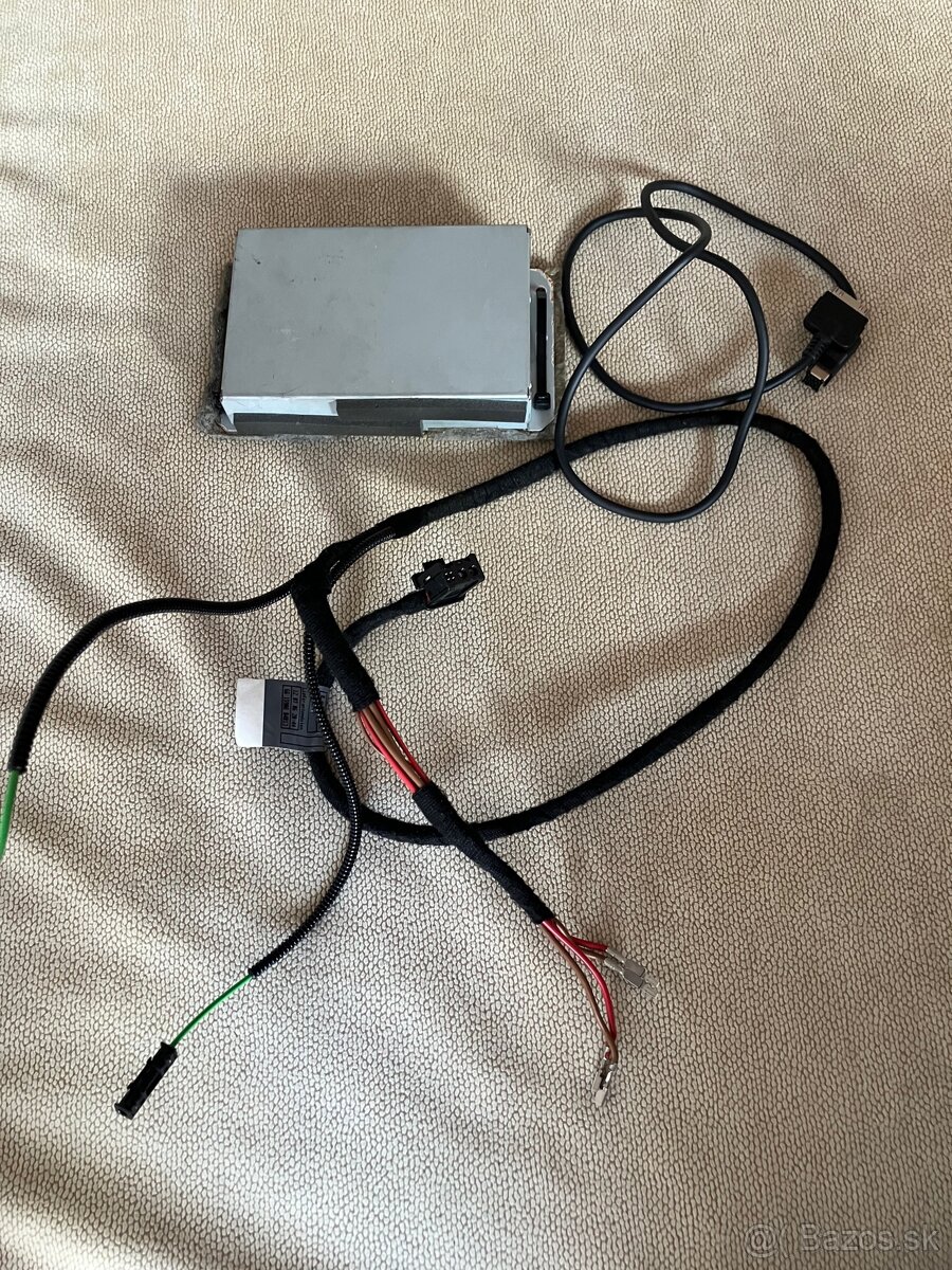 BMW iPod interface (E60 E63 E65 E70 E71) - 2