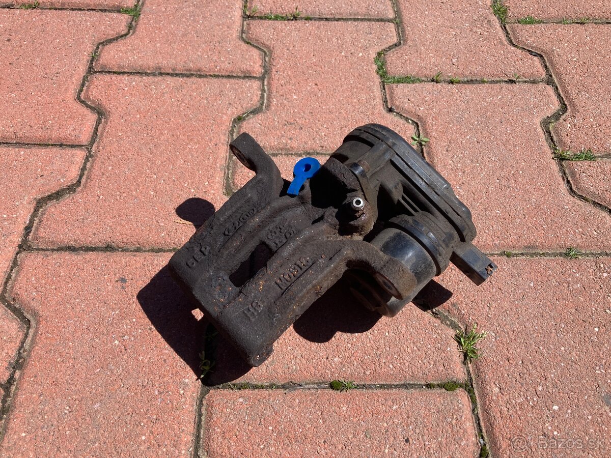 Kia Cee'd 2016 brzdový strmeň - 2