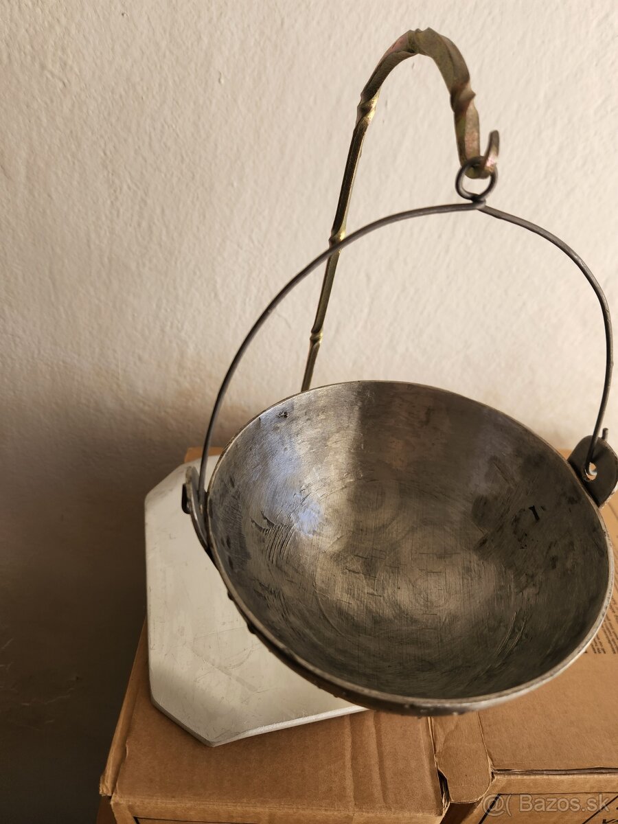 Kotlik na gulas rucna praca - kov - 2
