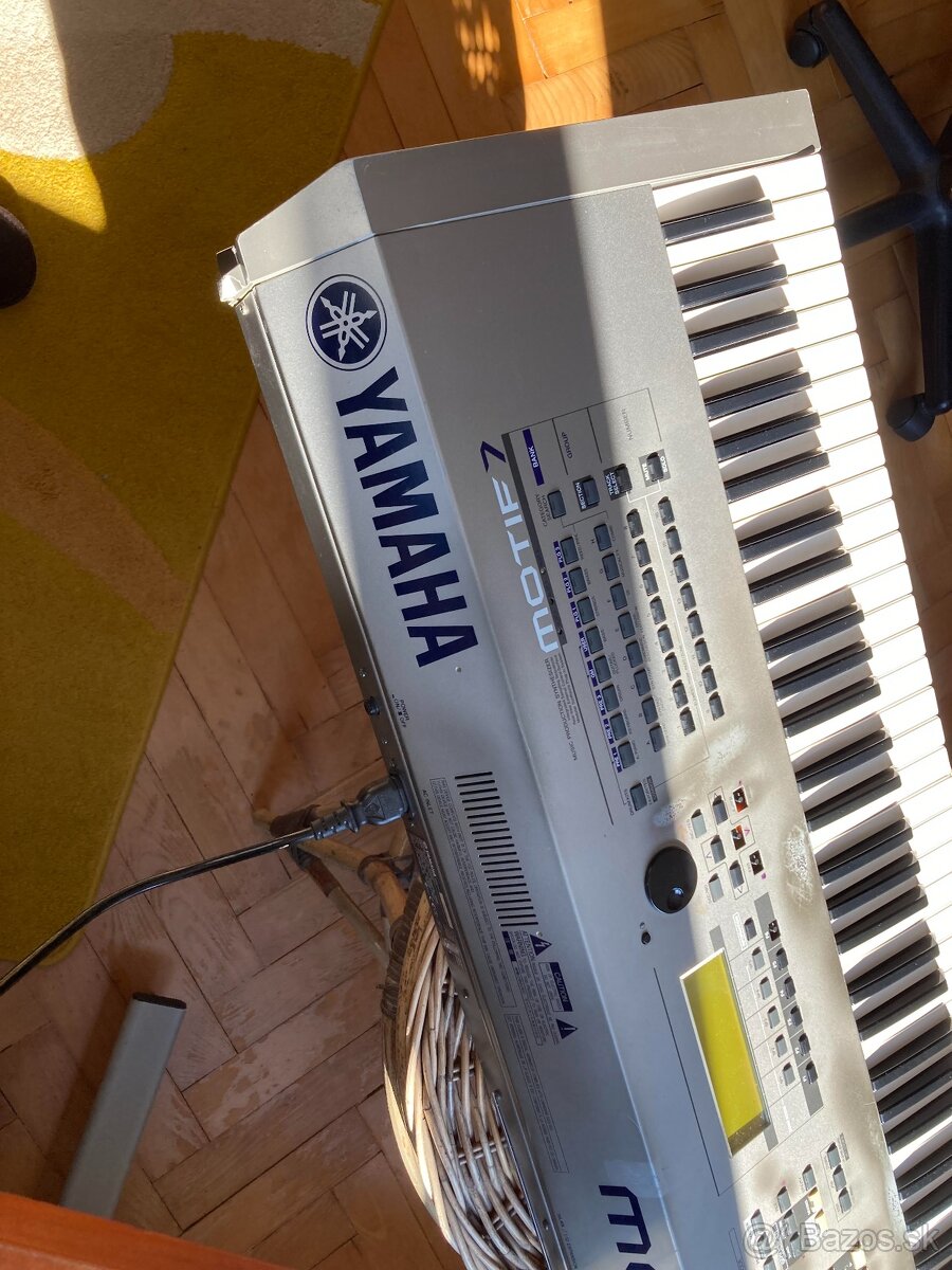 YAMAHA MOTIF 7 + soft case - 2