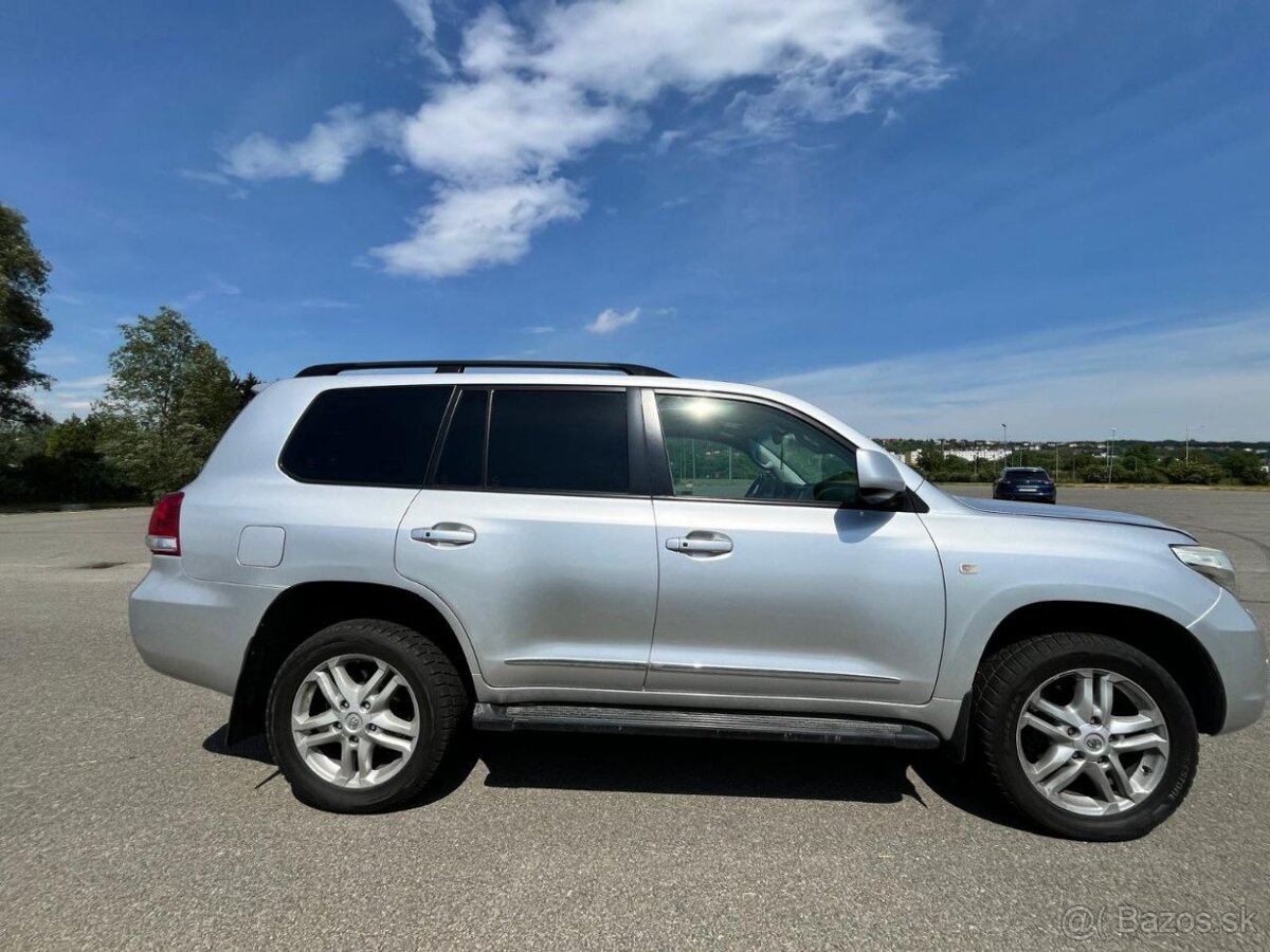 Toyota Land Cruiser 4.5 D4-D 210 kW, LUX 7-miestne SUV