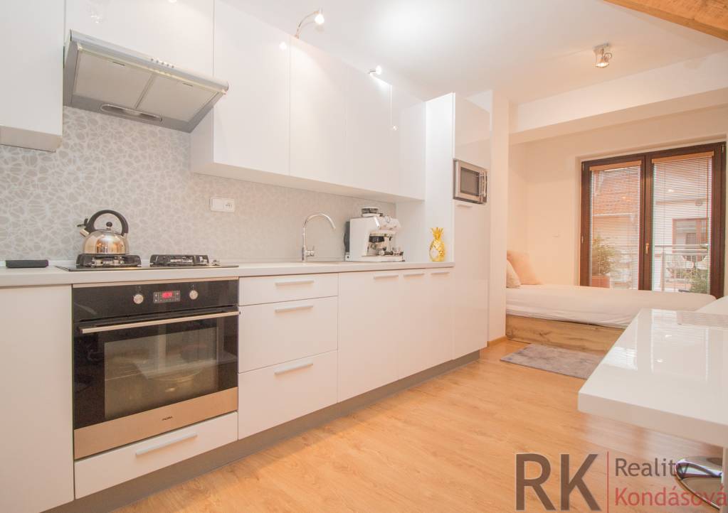 Tehlový byt v centre Košíc, s balkónom a výťahom - 2