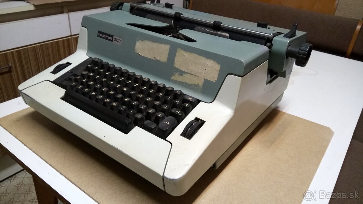 Elektrický písací stroj Robotron202. - 2