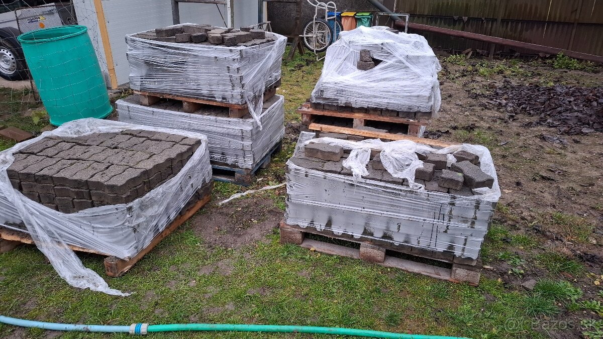 Zamkova dlazba - 76 m² - 2