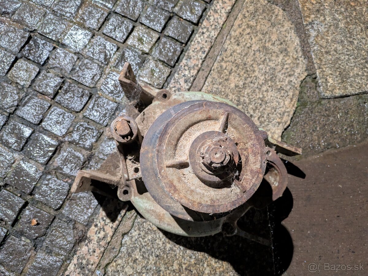 Obal spojky motora - 2