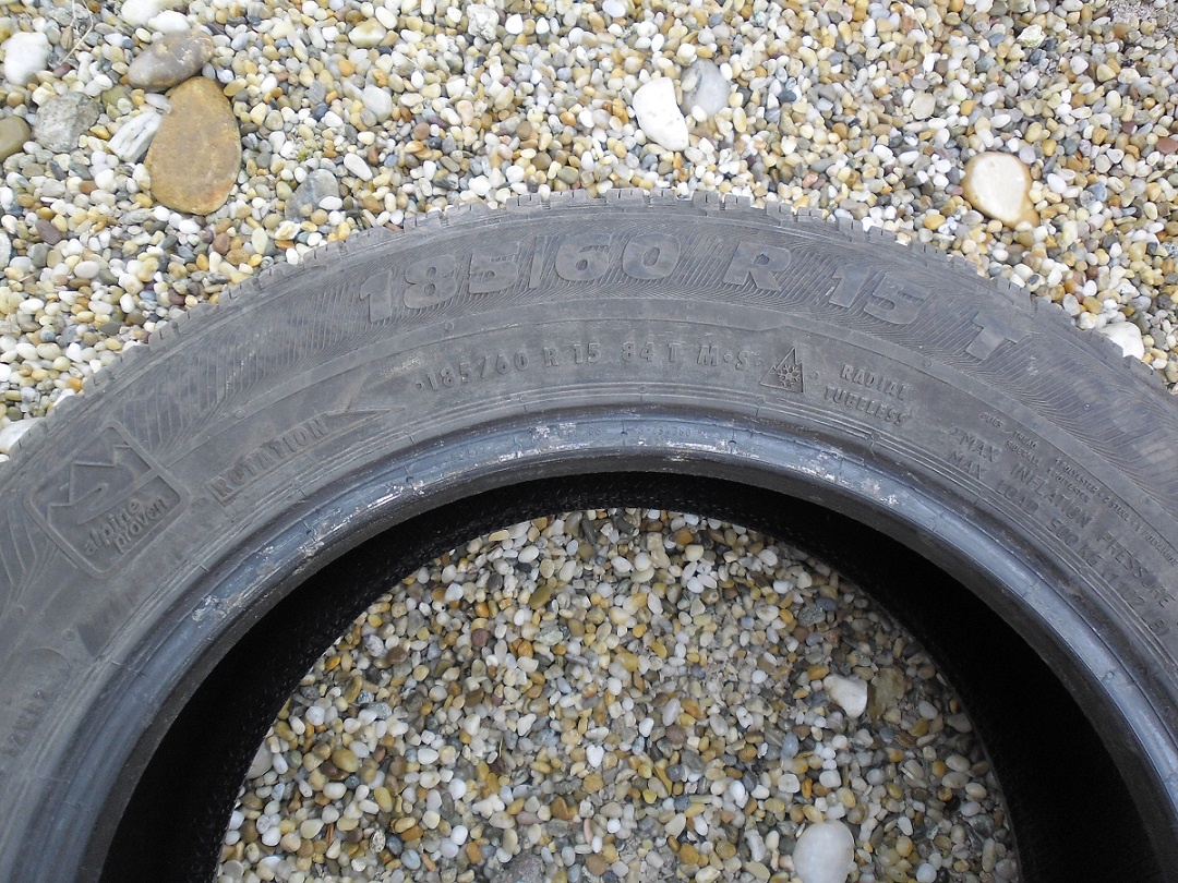 Predám zimné pneu 185/60R15 - 2