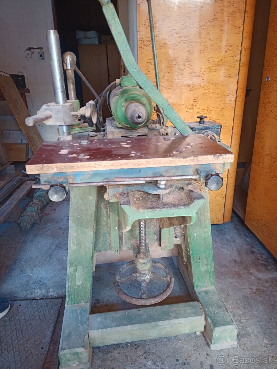 Staré, nepouživané freza, dlabačka. - 2