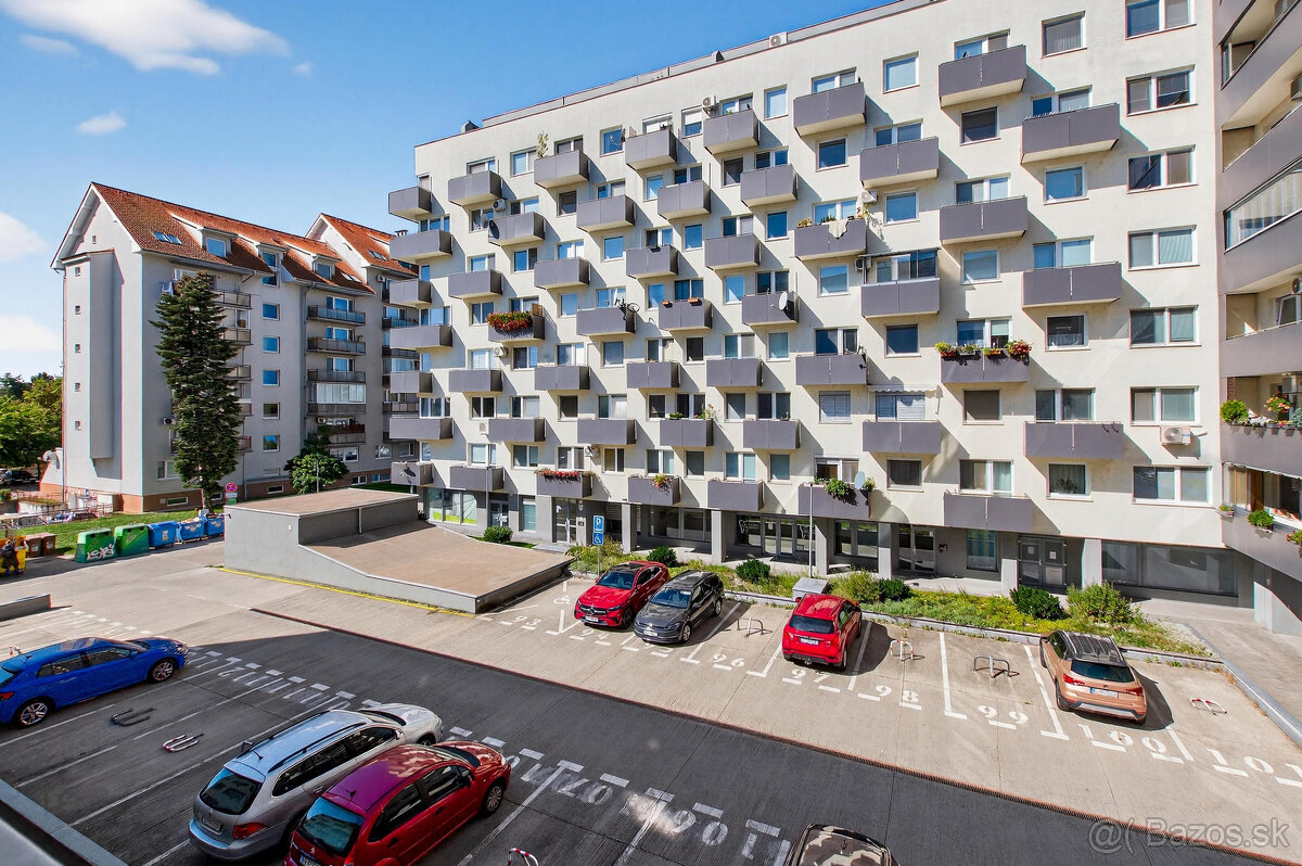 Na Predaj svetlá zariadená garsónka Podunajských Biskupicia - 2