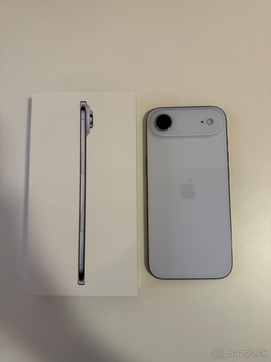 iPhone air 17 nebeský modrý 256gb - 2