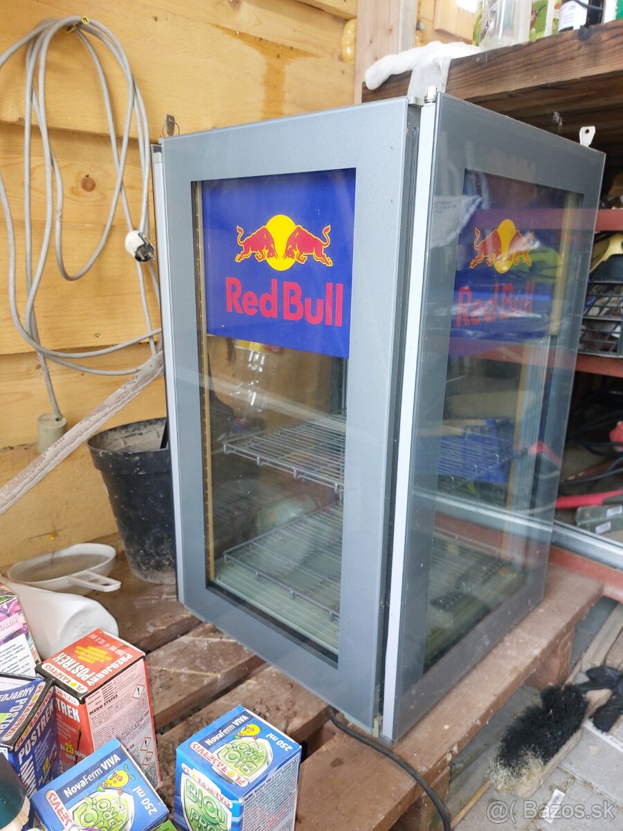 Predam Redbull chladničku - 2