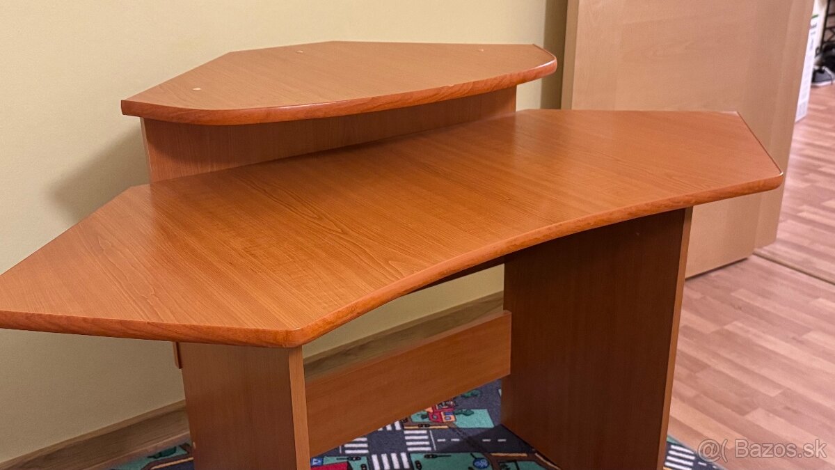 Rohovy stolik na praci s PC - 2