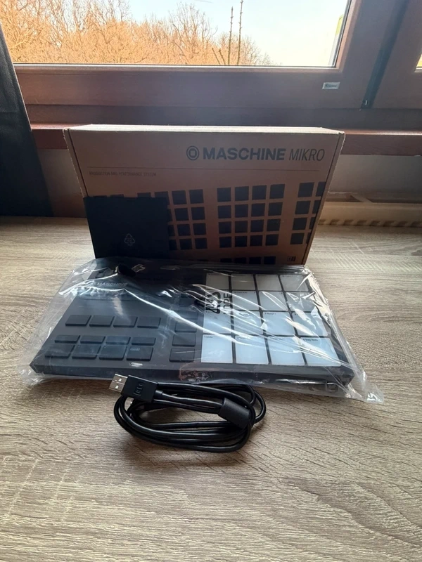 Native Instruments Maschine Mikro MK3 – výborný stav, komple - 2