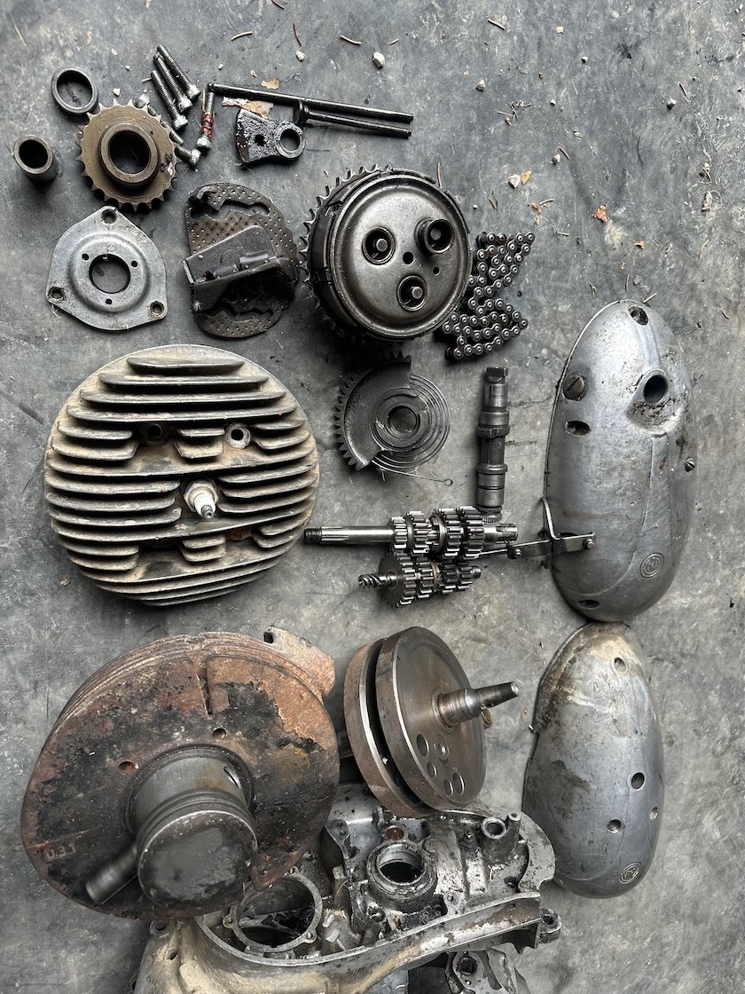 Predám DIELY motora ČZ 250/455 - 2