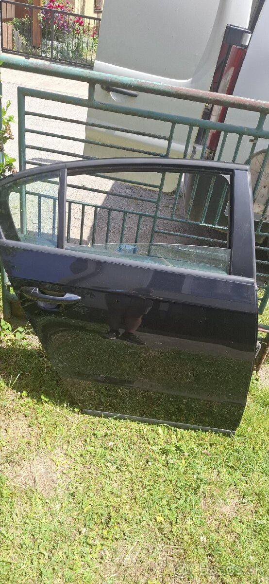Zadné pravé dvere Volkswagen Passat B7 sedan - 2