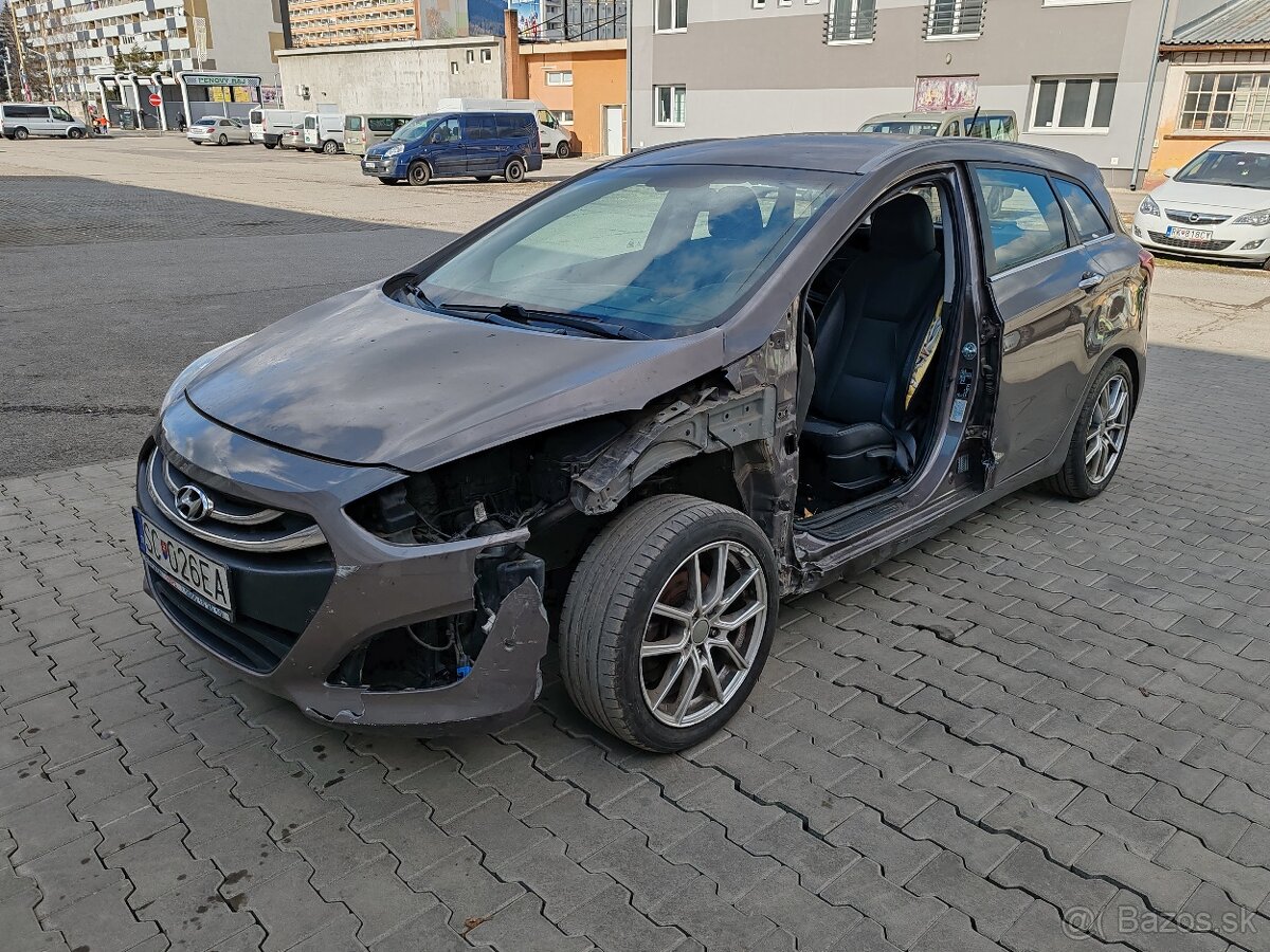 Rozpredám Hyundai i30CW 1.6 GDI 99kw 2013 - 2