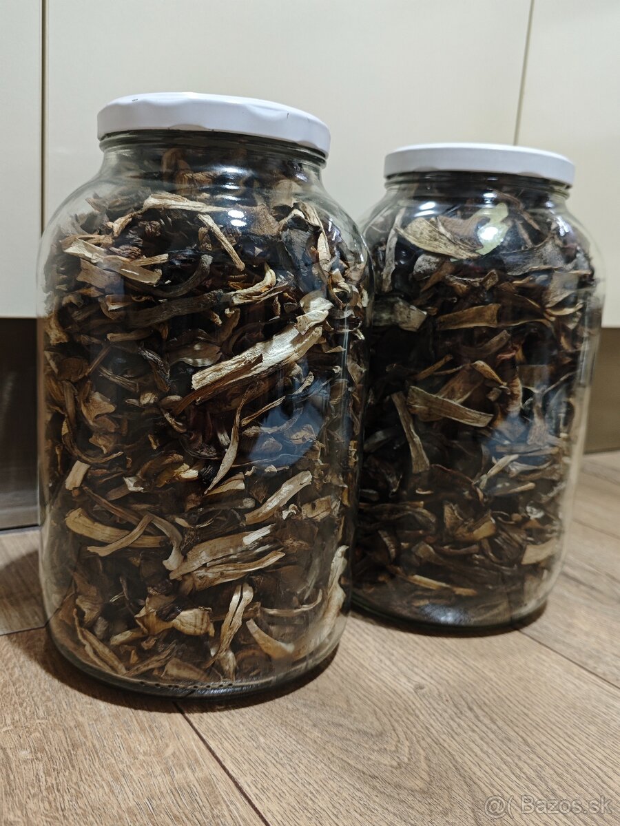 Predám sušené hríby v 4 l fľaši - 2