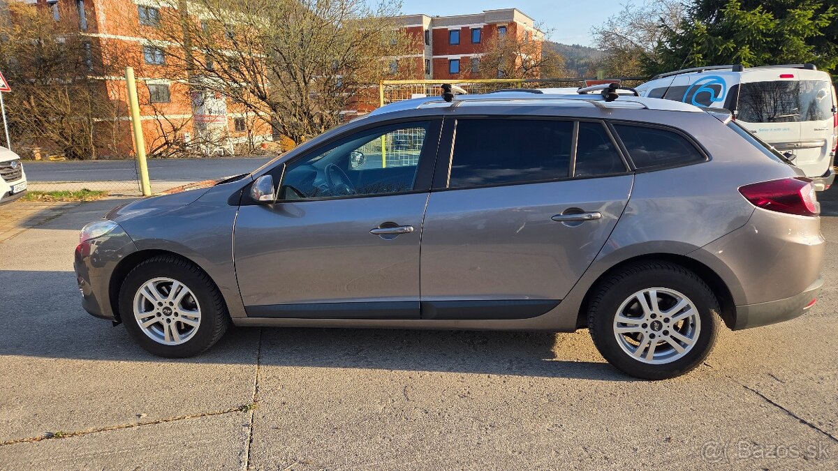 Renault Megane Combi 1.6i benzin 1.majitel model 2010 - 2