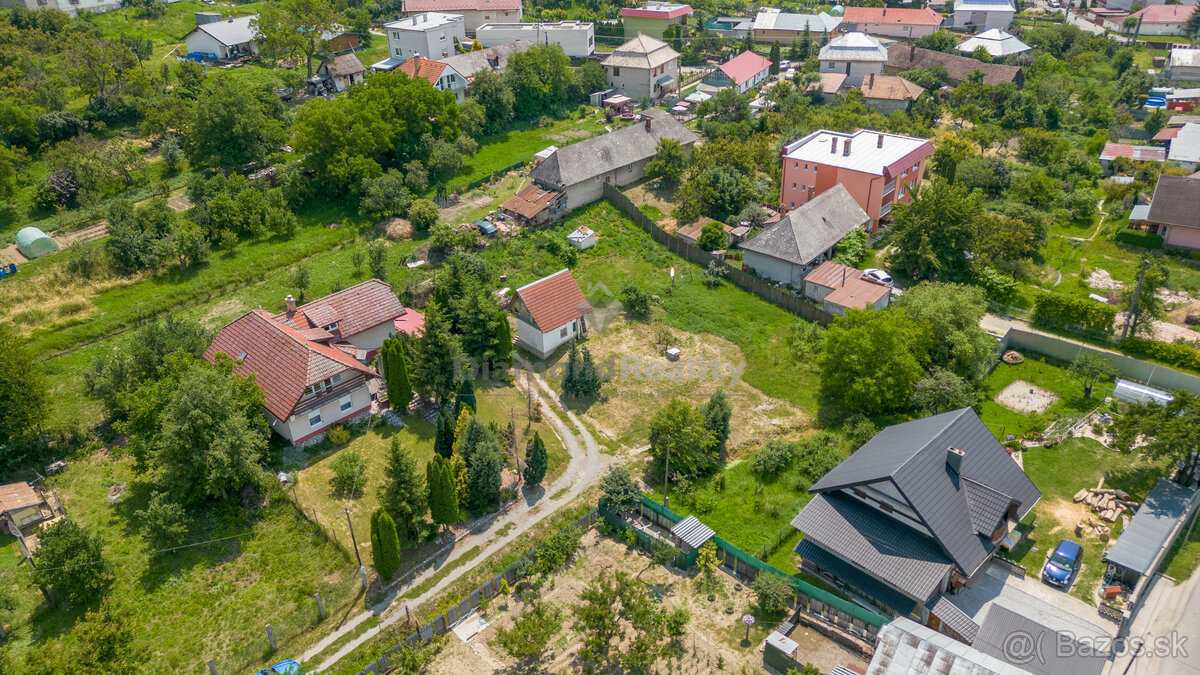 pozemok 1418 m2 - 2