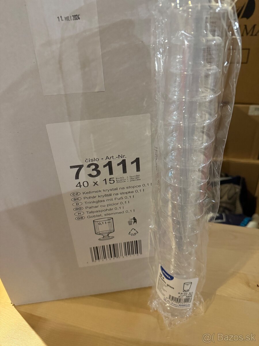 plastové poháre. - 2