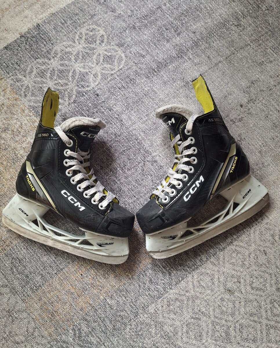 Predam juniorske korčule a hokejku - 2