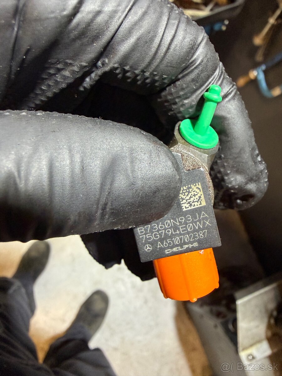 Vstrekovace Mercedes 200d 220d A6510702387 - 2