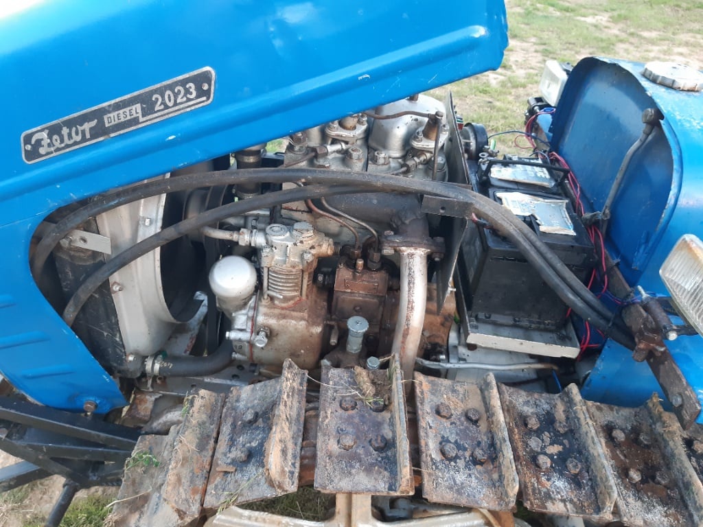 Predám pásový traktor Zetor 2023 - 2