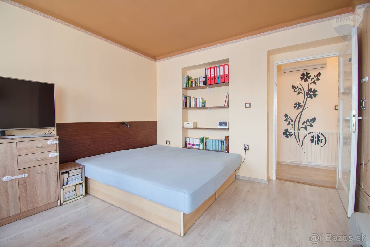 Na predaj dva byty, garáž, dvor, terasa, centrum mesta Veľký - 2