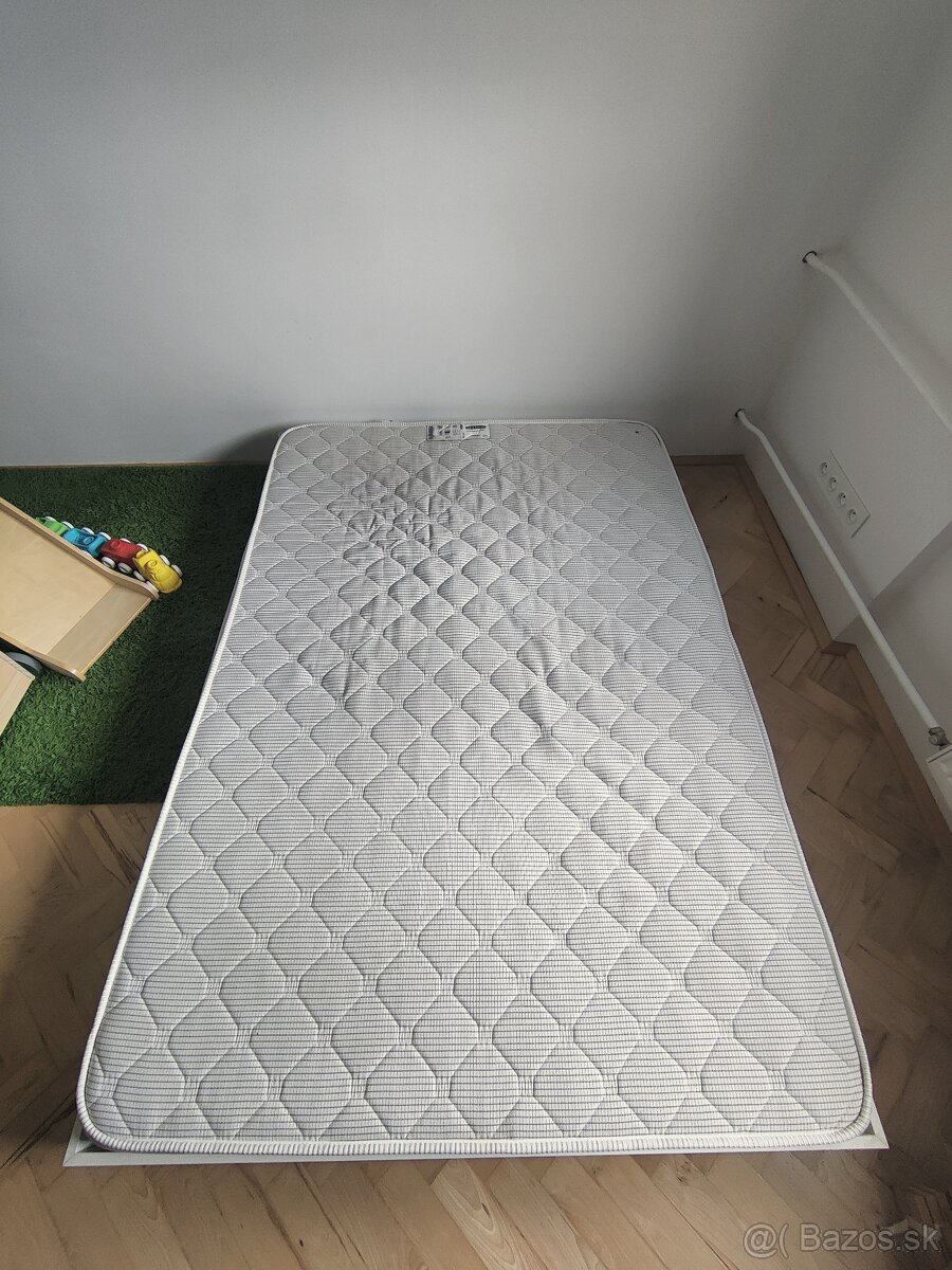 Nízka posteľ 140x200 +matrac a rošty - 2
