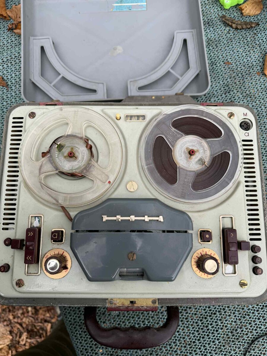 kotúčový magnetofón TESLA - 2